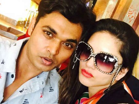 સન્ની લિયોનની સેક્સી સેલ્ફીસ પર એક નજર