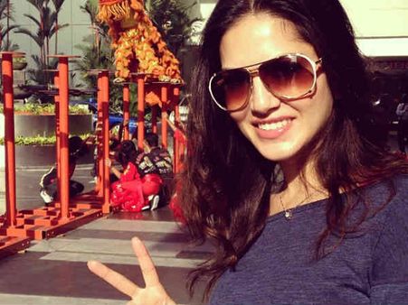 સન્ની લિયોનની સેક્સી સેલ્ફીસ પર એક નજર