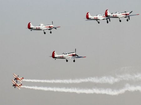 એરો ઇન્ડિયા 2015 શૉની દિલધડક તસવીરો એરો ઇન્ડિયા 2015 શૉની દિલધડક તસવીરો