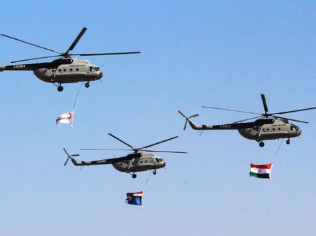 એરો ઇન્ડિયા 2015 શૉની દિલધડક તસવીરો એરો ઇન્ડિયા 2015 શૉની દિલધડક તસવીરો