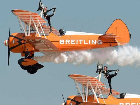 Exclusive: એરો ઇન્ડિયા 2015 શૉની દિલધડક તસવીરો...