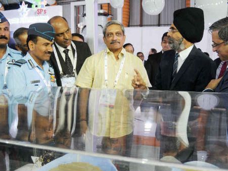 એરો ઇન્ડિયા 2015ના ઉદઘાટન સમયે રક્ષામંત્રી