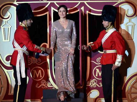 આઇસ ક્રિમ વેચતી કરીના