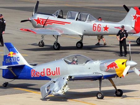 હવામાં કરતબબાજી દરમિયાન પાયલટની એક ભૂલ અને ક્રેશ