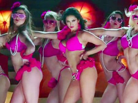 VIDEO: ગીત છે 'દેશી લુક', પણ 'ટૂ પીસ' પહેરીને નાચી રહી છે સની