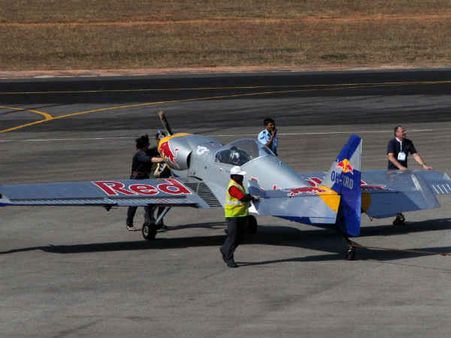 એરો ઇન્ડિયા 2015 શૉની દિલધડક તસવીરો એરો ઇન્ડિયા 2015 શૉની દિલધડક તસવીરો