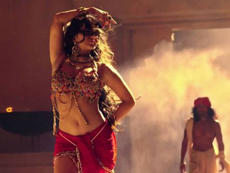 Pics: ફિલ્મ 'એક પહેલી લીલા'માં સનીએ પાર કરી તમામ હદો