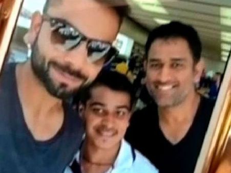 ધોની-કોહલીમાં આવી છે મિત્રતા, રમી રહ્યા છે સેલ્ફી-સેલ્ફી