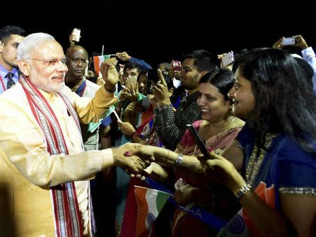મોદીનું સેશેલ્સમાં ઉમળકાભેર સ્વાગત.