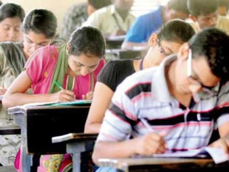 10 કોથળા ભરી પકડાયું પરીક્ષાચોરીનું સાહિત્ય 