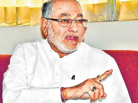 ફોન પર નથી થતી વાત