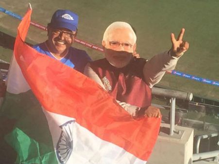 Pics: ભારત-ઓસિ. મેચ દરમિયાન મેદાનમાં દેખાયા મોદી!
