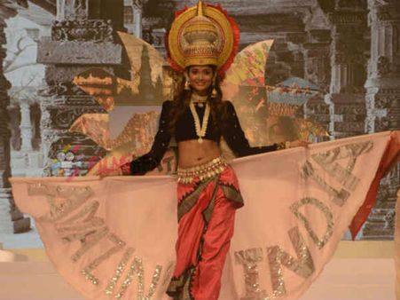 ફેશન કા હૈ યે ઝલવા 