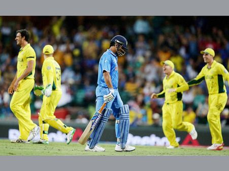 ધોની આઉટ