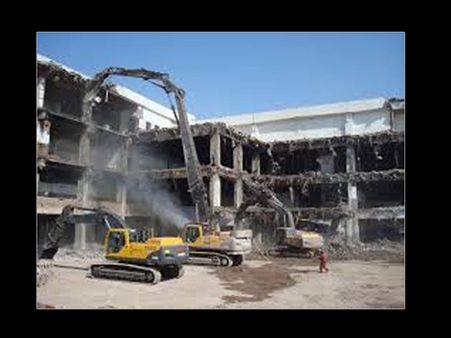 અમદાવાદમાં ડિમોલિશન: પત્થરમારો, 200 જવાનો ખડેપગે