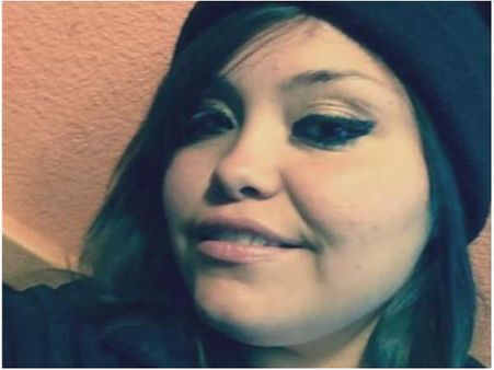 સેલ્ફીના ચક્કરમાં પકડાઇ ગઇ આ યુવતી!