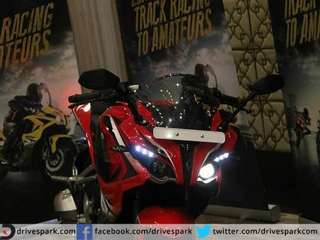 ટ્વિન પ્રોજેક્ટર હેડલેમ્પ્સ 