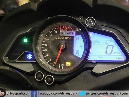 સ્પોર્ટી મીટર કંસોલ 