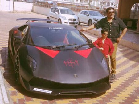 નવસારીમાં આવી 5.5 કરોડની સૌથી મોંઘી લેમ્બોર્ગીની કાર