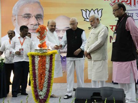 વડાપ્રધાને કર્યું ઉદ્ધાટન વડાપ્રધાને કર્યું ઉદ્ધાટન