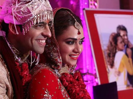 હિમાંશુ મલ્હોત્રા - અમૃતા ખાનવિલકર હિમાંશુ મલ્હોત્રા - અમૃતા ખાનવિલકર