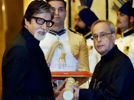 Pics: બોલીવુડના 'શહેનશાહ' બન્યા પદ્મ વિભૂષણ