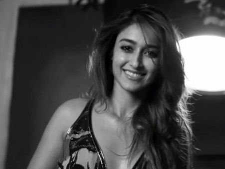 સ્માઇલ પ્લીઝ 