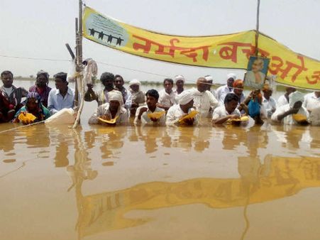 છેલ્લા 9 દિવસોથી પાણી ઉભા છે આ ખેડૂતો