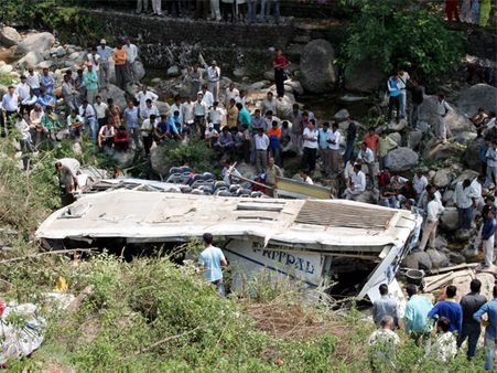 નેપાળમાં બસ અકસ્માત, 17 ગુજરાતીઓના મોત