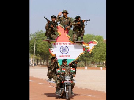 રાજસ્થાન પોલિસનો ડેરડેવિલ સ્ટંટ