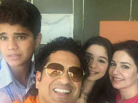 Pics: માસ્ટર બ્લાસ્ટરે કંઇ આ રીતે ઉજવ્યો પોતાનો જન્મદિવસ