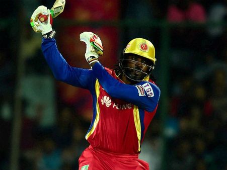 ક્રિસ ગેઇલ (62 અણનમ)