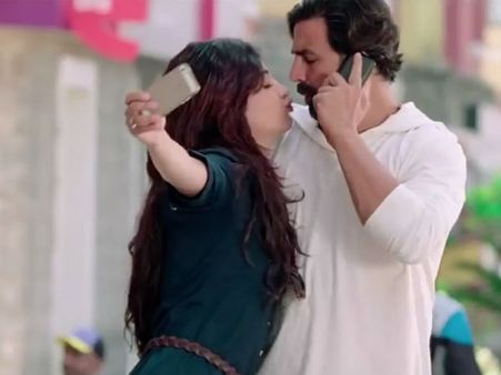 Latest Photos: ગબ્બર ઇઝ બેક અક્ષય અને શ્રૃતિની જોડી