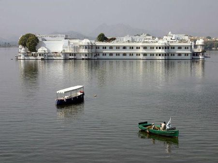 ભારતનો ભવ્ય ઇતિહાસ, આ 10 શાનદાર હોટલોમાં