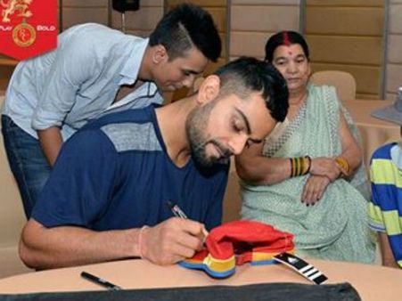 વિરાટ કોહલીએ પોતાની Priceless Moments ફેસબુક પર શેર કરી