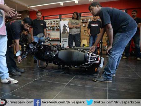 કેમ મળે છે તેઓ?