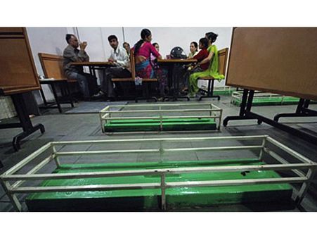 ટોમ્બ રેસ્ટોરન્ટ, અમદાવાદ