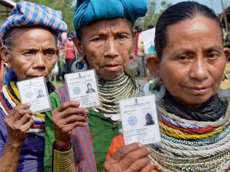 લાંબી ડોકી સાથે કર્યું મતદાન