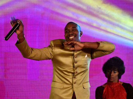 ક્રિકેટર ડ્વેઇન બ્રાવોએ માર્યા ઠુમકા