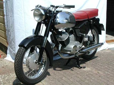 યામાહા YD2 