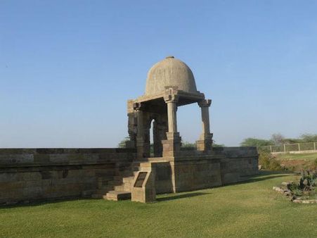 લીલા ગુંબાઇની મસ્જીદ