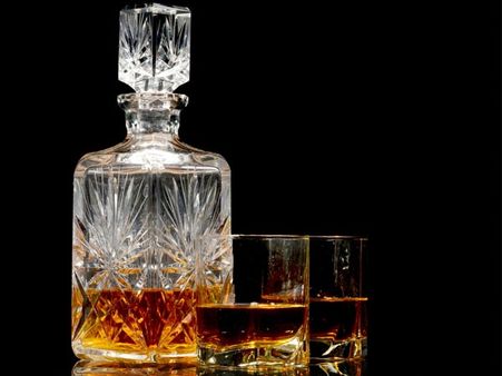 સ્કોચ અને વ્હિસ્કીને સીધું પીવાય સ્કોચ અને વ્હિસ્કીને સીધું પીવાય