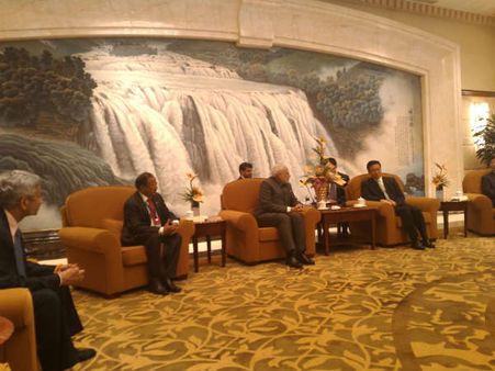 મોદી મળ્યા શાંધાઇ પાર્ટી સેક્રેટરીને