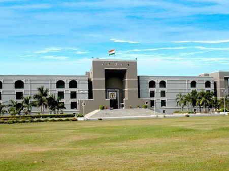 હાઈકોર્ટે કલેકટરને ફટકારી નોટિસ