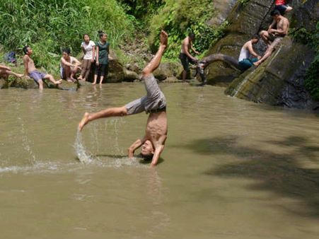 દીમાપુરમાં ગરમીમાં મસ્તી દીમાપુરમાં ગરમીમાં મસ્તી
