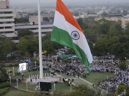 સૌથી લાંબો રાષ્ટ્ર ધ્વજ હવામાં ફરકાવ્યો