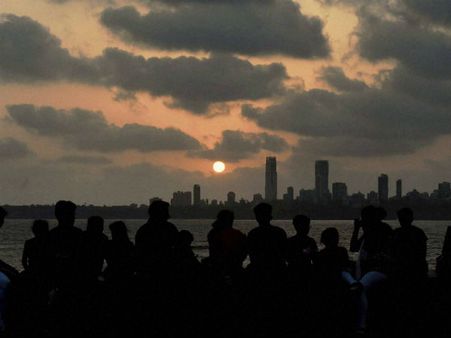 મુંબઇમાં વરસાદનો ગડગડાટ