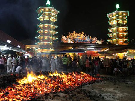 પ્રેમ માટે આગ પર ચાલો પ્રેમ માટે આગ પર ચાલો