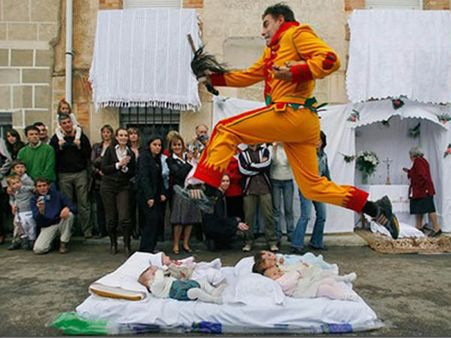 બાળકો પરથી કૂદકો બાળકો પરથી કૂદકો