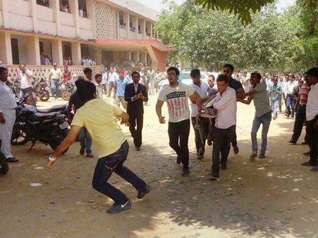 હજારીબાગ કોર્ટમાં ગેંગવાર, ત્રણની મોત